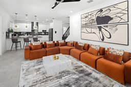 HI275SD: 5 bed, Storybook Village, Casino - Image 4