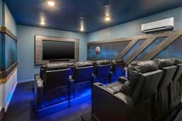 HI295SD: 8 bed, Fashion, Nasa, Karaoke - Image 5