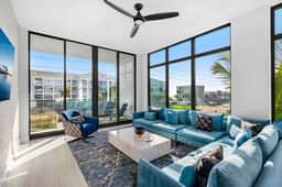 HI3051HL201: 3 bed, seascape - Image 3