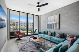 HI3051HL203: 3 bed, seascape - Image 3