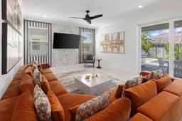 HI315SD: 5 bed, Storybook Village, Karaoke - Image 3