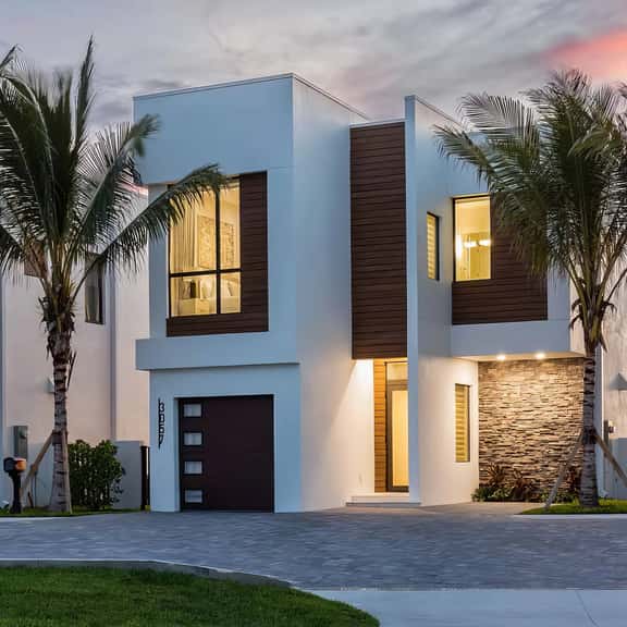 HI3057HA: 4 bed, Ocean Villa, Beachfront - Image 1