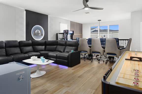 VOR4703HW: 6 Bed, Marine Magic, Gaming Loft - Image 5