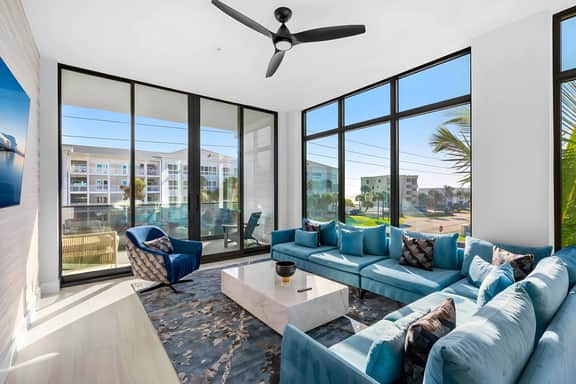 HI3051HL201: 3 bed, seascape - Image 3