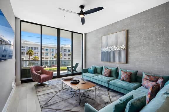 HI3051HL203: 3 bed, seascape - Image 3