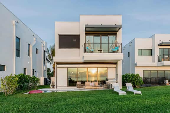 HI3057HA: 4 bed, Ocean Villa, Beachfront - Image 5
