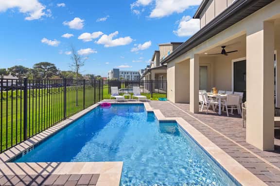 HI310SD: 5 bed, Storybook Village, Casino - Image 5