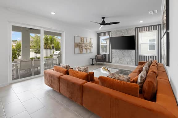 HI305SD: 5 bed, Storybook Village, Karaoke - Image 3