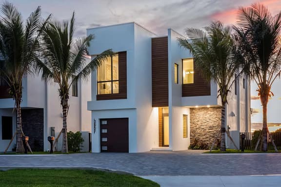 HI3057HA: 4 bed, Ocean Villa, Beachfront - Image 1
